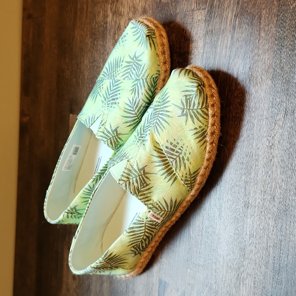 TOMS palm tropical slip ons